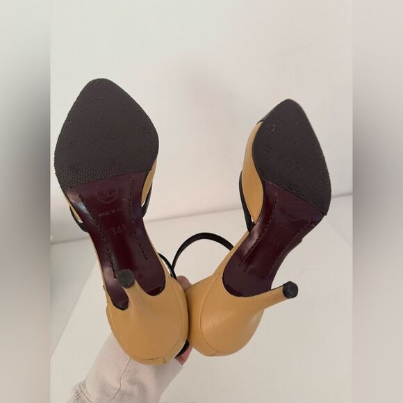 Chanel Beige & Black Captoe Vintage Y2K Mary Jane CC Buckle Pin Up Heels Pumps - Picture 9 of 11